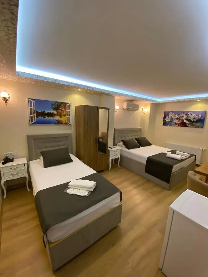 Ueskuedar Otel Istanbul 2*,